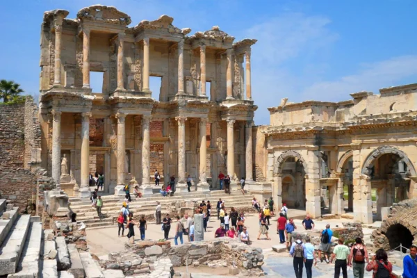 Ruins-library-Ephesus-Celsus-Selcuk-Turkey