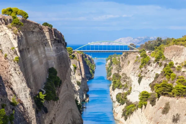 greece-corinth-canal-123rf150812566-1280px